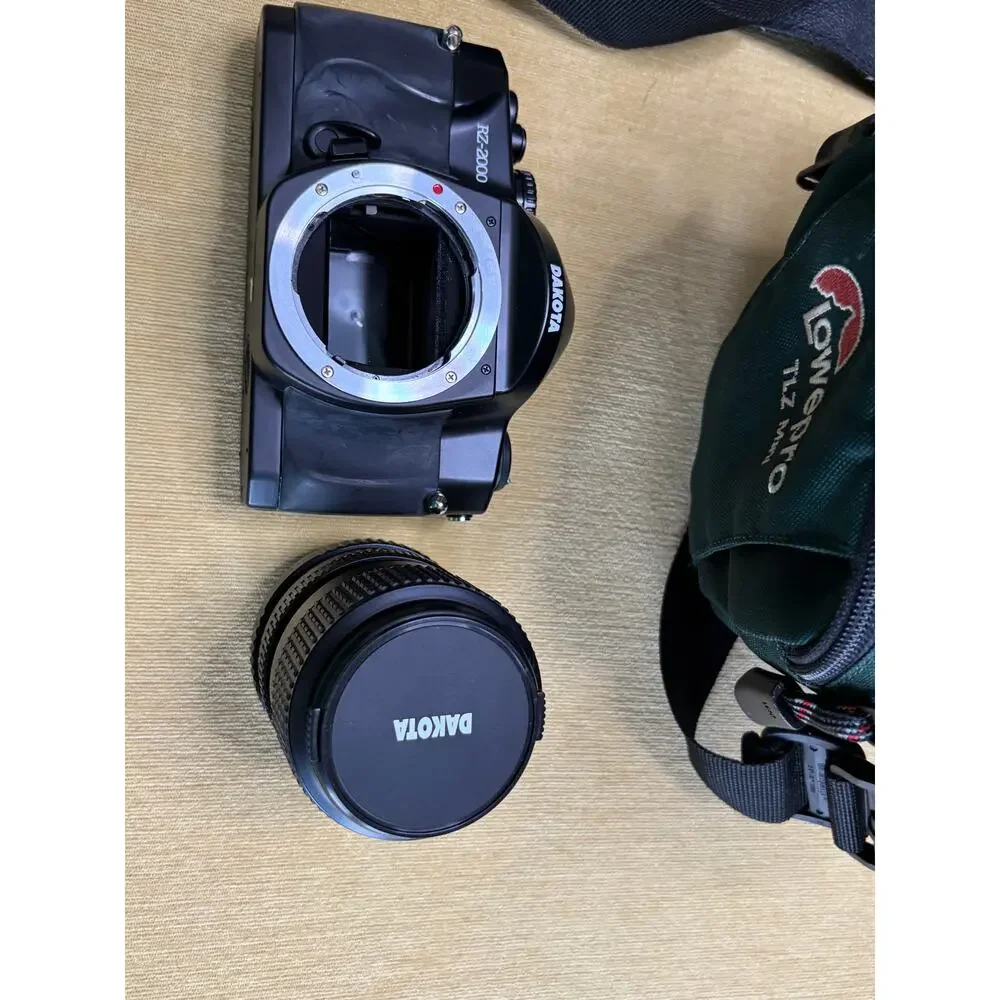 Vintage Dakota RZ-2000 SLR Film Camera w/ Quantaray Lens